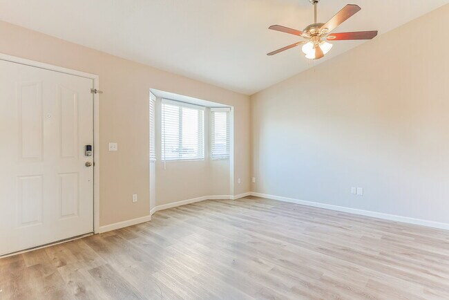 Foto del edificio - 2203 E Dragoon Ave