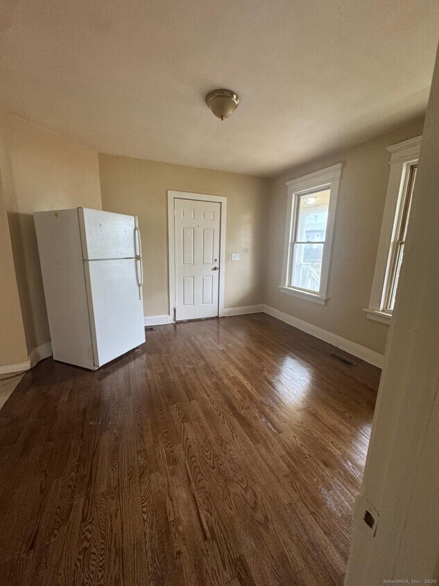 Building Photo - 49 Dover St