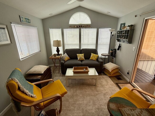 Building Photo - Charming Bungalow by the Beach in Leucadia!