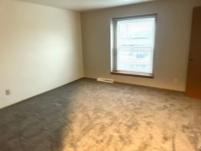 Building Photo - 730 Fairwood Dr