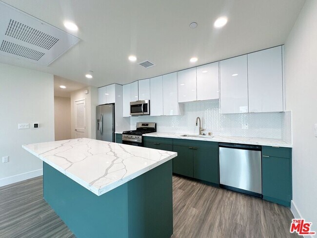 Foto del edificio - 1037 Dewey Ave