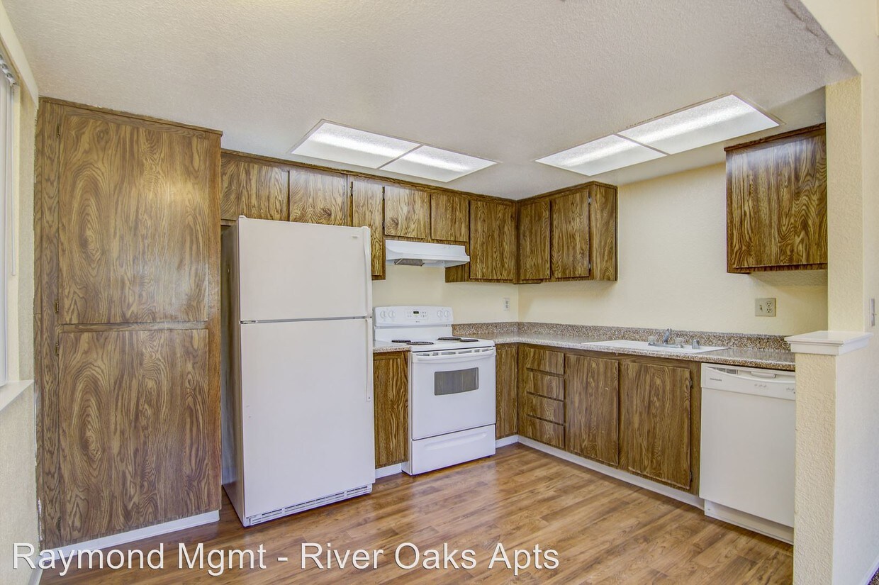 Foto principal - 4930 College Oak Dr