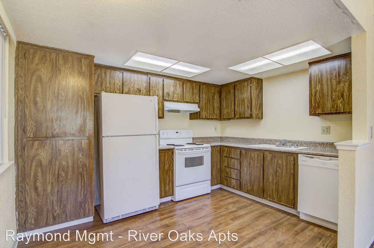 Primary Photo - 4930 College Oak Dr