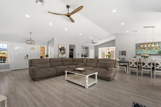 Building Photo - 39369 Regency Way