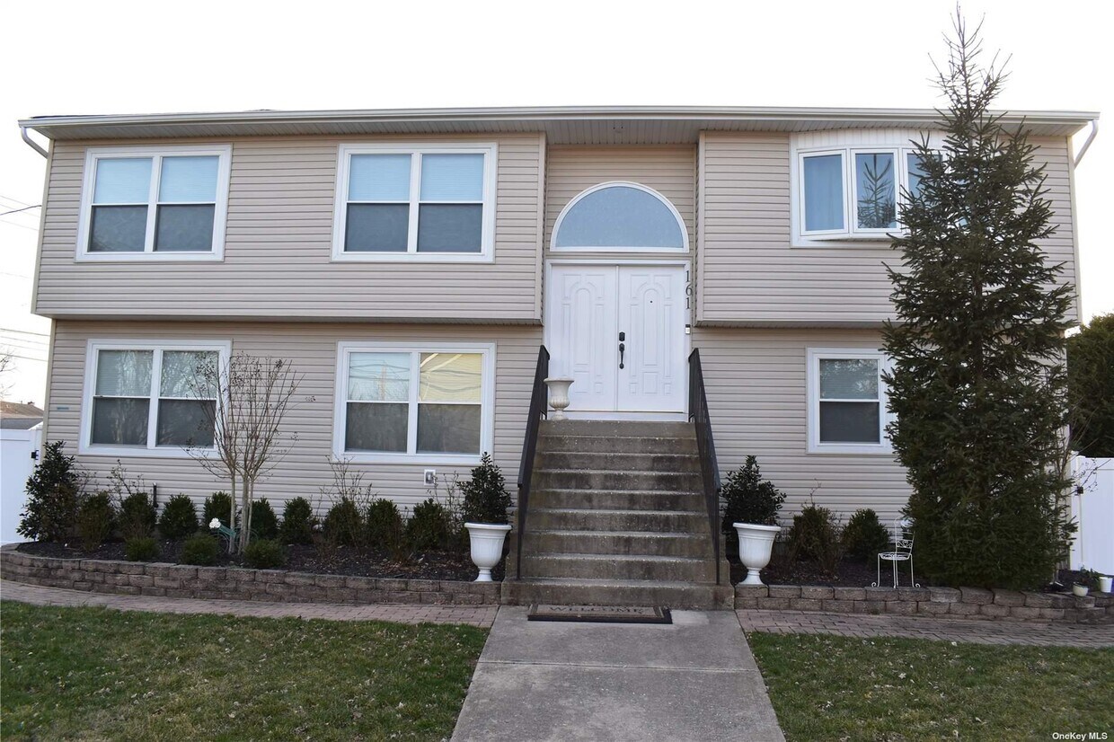 Primary Photo - 161 9th Ave