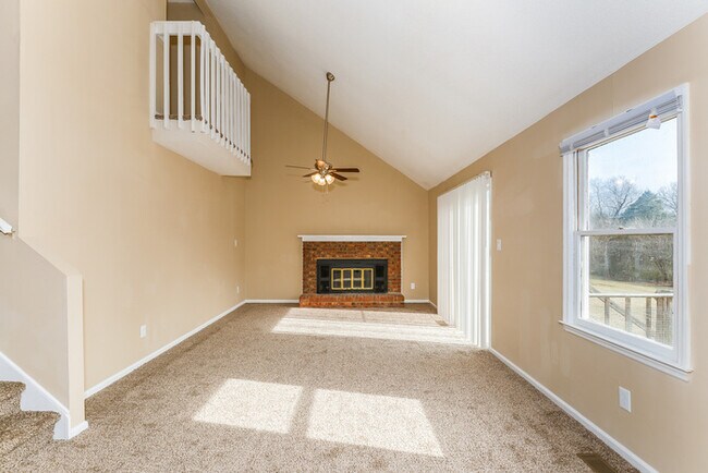 Foto del edificio - Now Available!