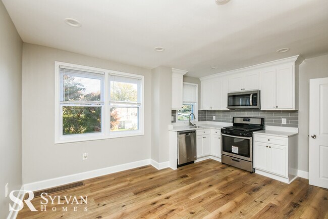 Building Photo - Do not miss out on this 3BR 2BA brick home