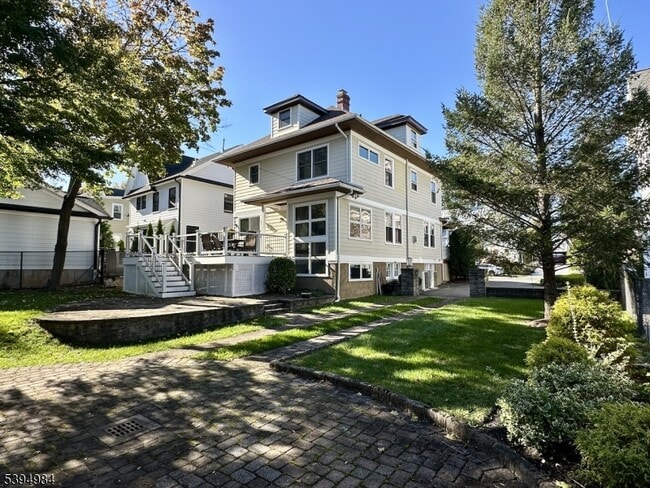 Building Photo - 12 Maple Ave