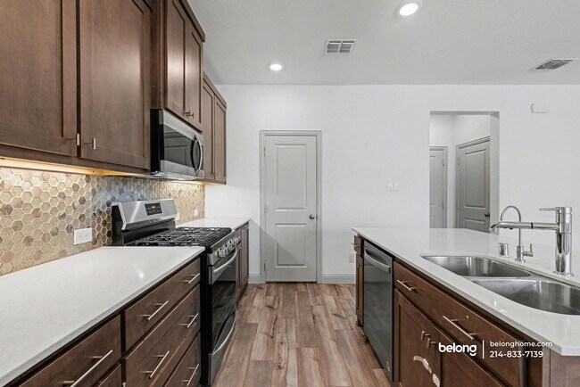 Foto del edificio - 12855 Leopold Trl