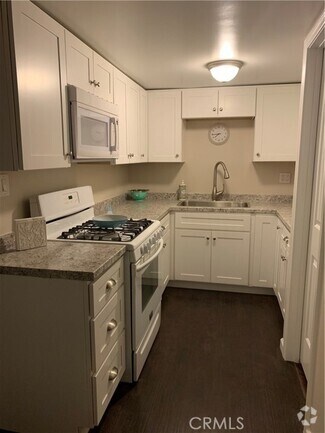 Building Photo - 412 N Rose Ave