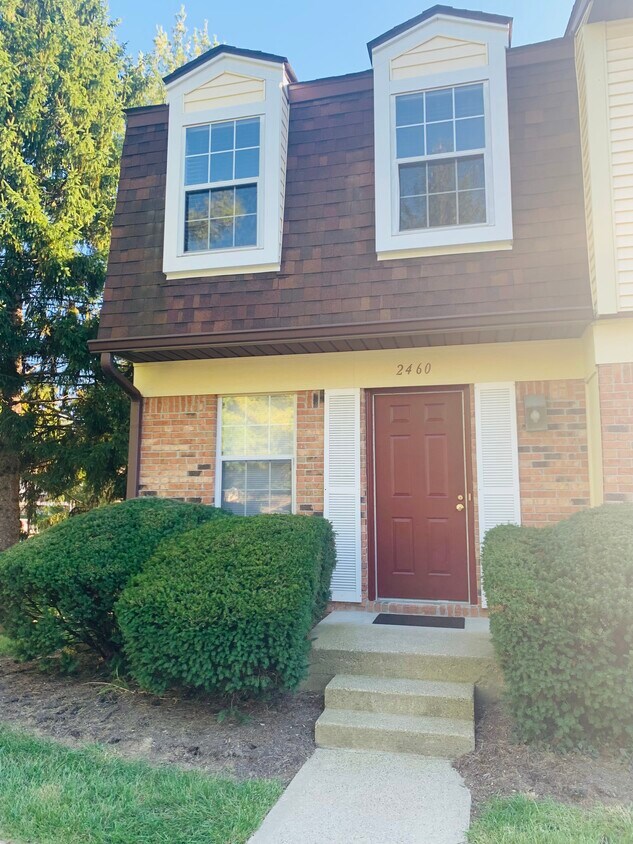 Foto principal - 2460 S Burberry Ln