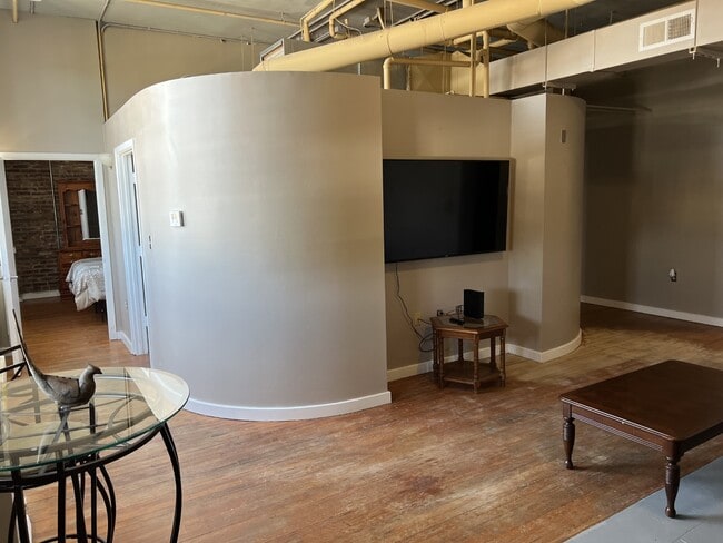 Livingroom - 125 Oak Street apartments