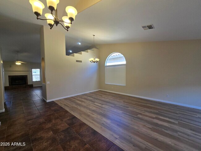 Foto del edificio - 634 W Silver Creek Rd