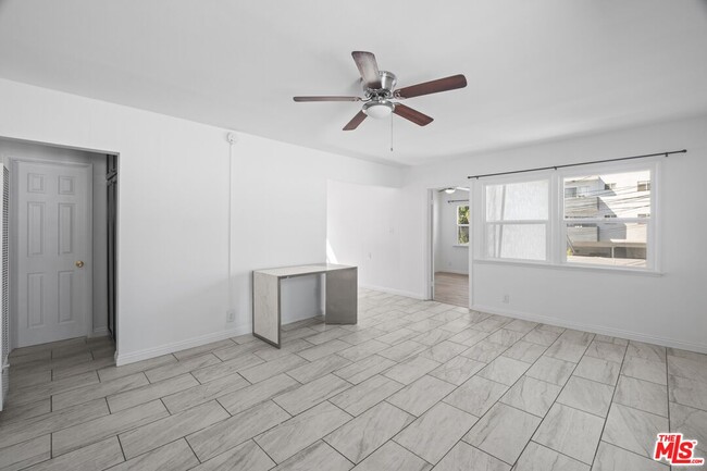 Building Photo - 2033 S Shenandoah St