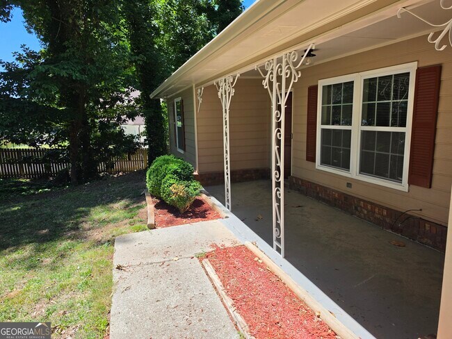 Building Photo - 586 Ridge Ave