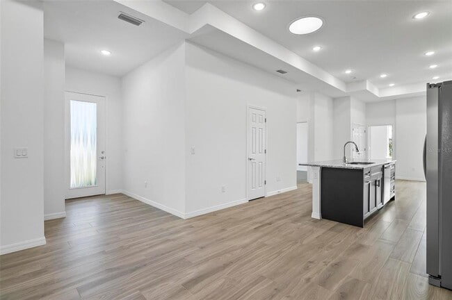 Building Photo - 31 Louvet Ln