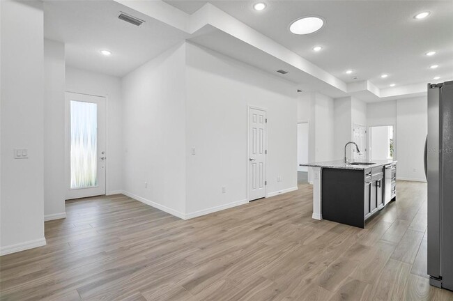 Foto del edificio - 31 Louvet Ln