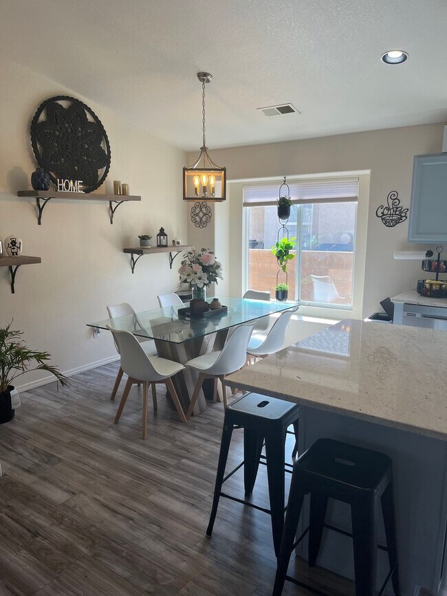 Building Photo - Sweet updated home in Northern Meadows