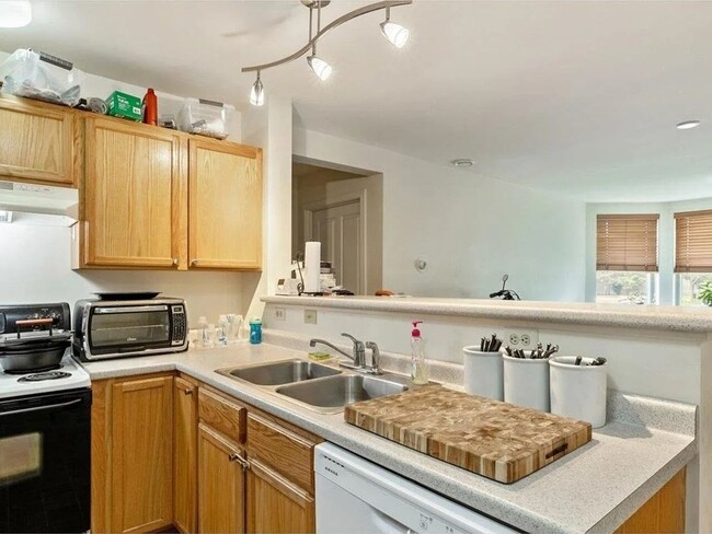 Foto del edificio - 2BD/1BA Condo at City's Edge, South Burlin...