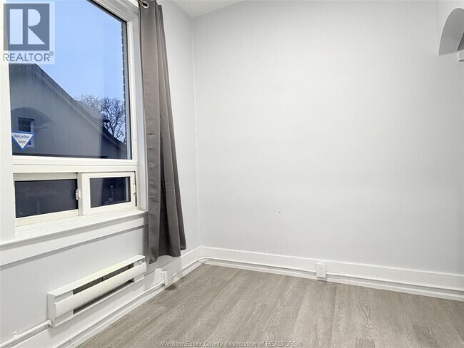 Building Photo - 1495 Gladstone Ave