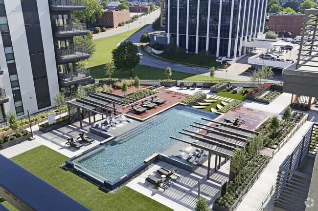 PISCINA - The Braden on Fifth