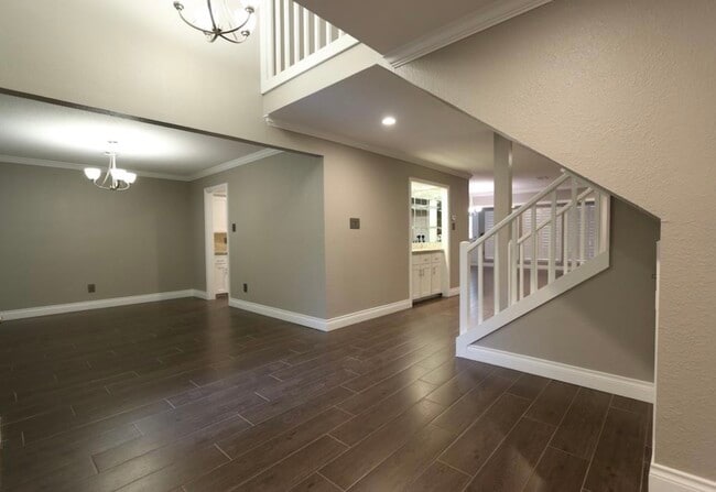 Building Photo - 2842 River Birch Dr