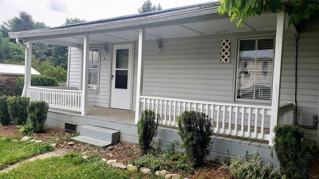 Building Photo - 2 Br 1 BA Cottage