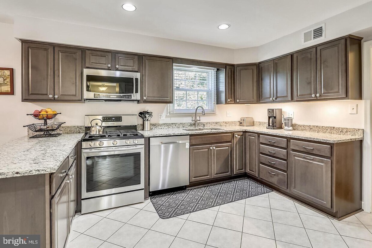 Foto principal - 13216 Partridge Dr