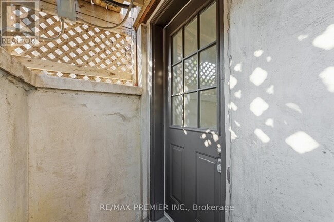 Building Photo - 26 Algarve Crescent