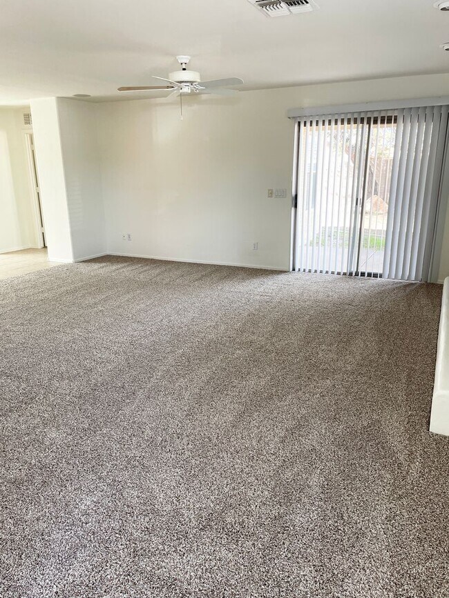Building Photo - Very Nice & Clean Single Level Home In Pho...
