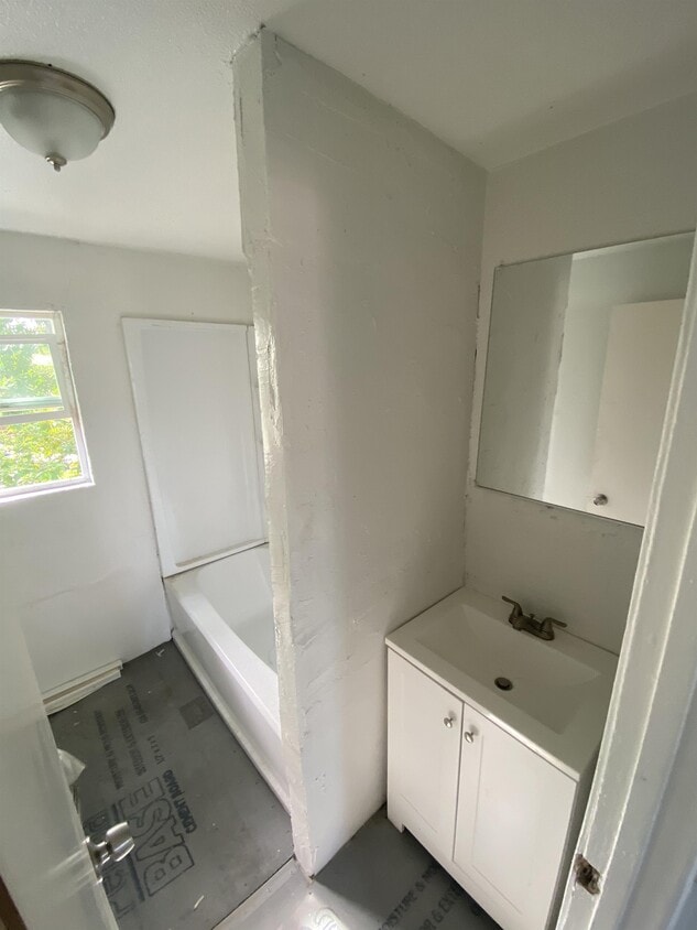 Building Photo - 1629 Tenaya Dr