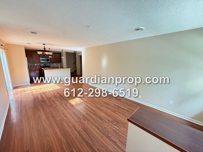 Foto del edificio - End Unit Townhouse Available Now, Loft Area, Large Primary Suite, Private Side Patio