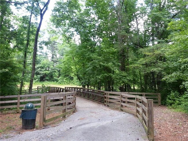 Building Photo - 6685 Maid Marion Close