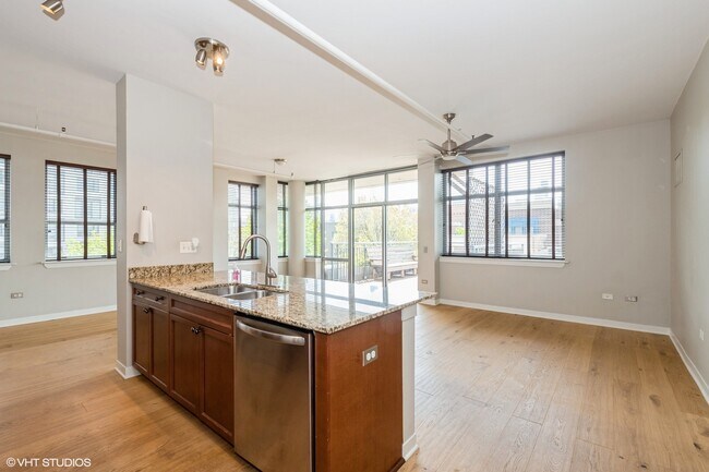 Foto del edificio - 511 W Division St