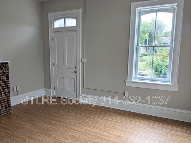 Building Photo - 229 Steins St