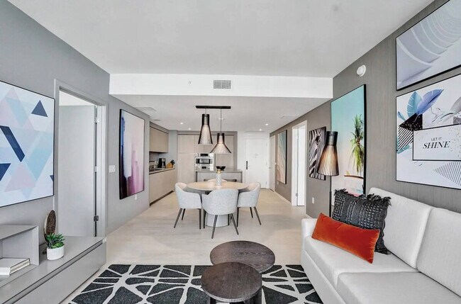 Building Photo - 4010 S Ocean Dr