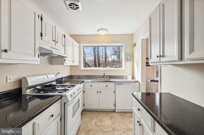 Foto del edificio - 10600 Kenilworth Ave