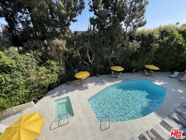 Building Photo - 8530 Holloway Dr