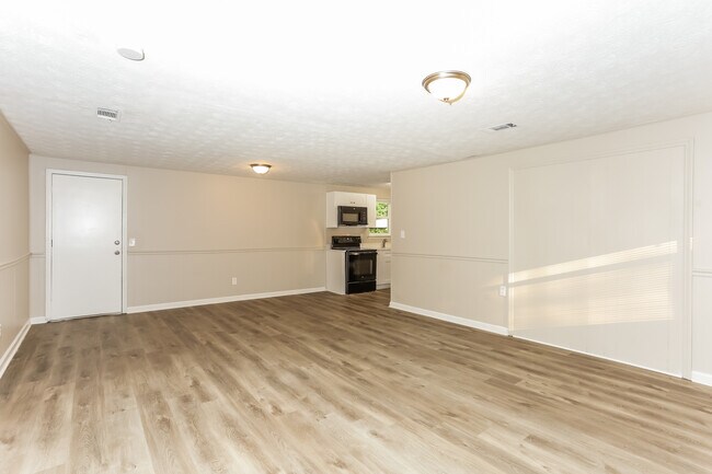 Building Photo - 3572 York Dr