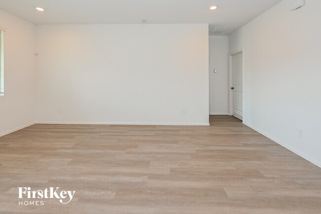 Building Photo - 207 Garnett St