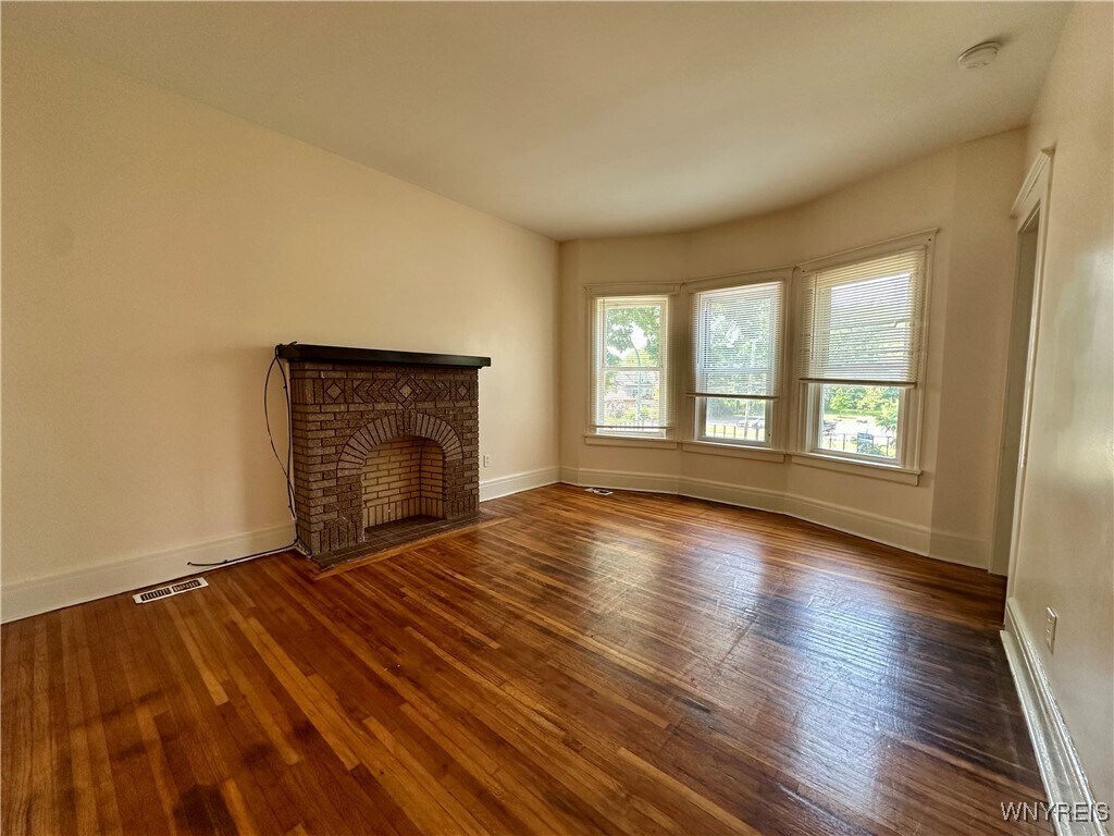 Building Photo - 127 Hayden St