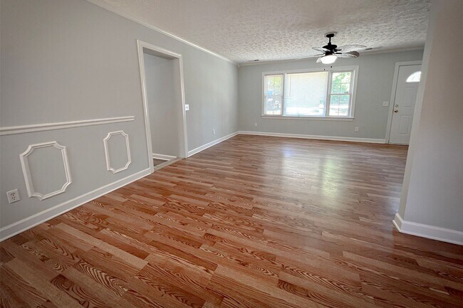Foto del edificio - 4bd/2.5ba Brick Ranch Home in Kings Grant. NO STUDENTS/NO CATS