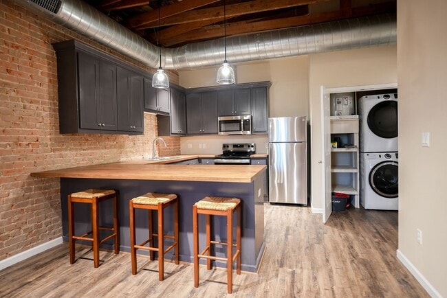 Building Photo - 210 E Washington Ave