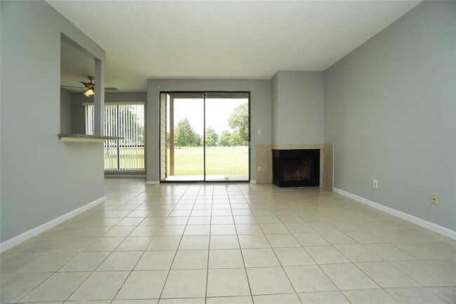 Foto del edificio - 8321 Sands Point Dr