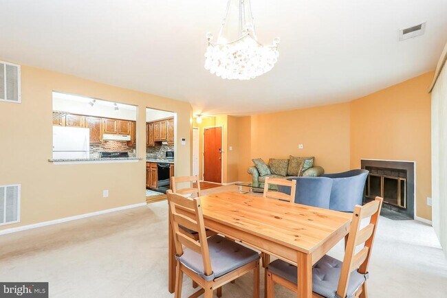 Foto del edificio - 306 Trinity Ct