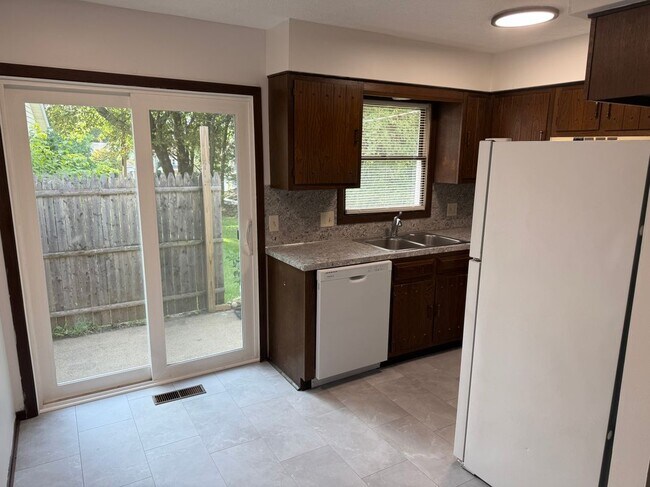Foto del edificio - 1240 Cottage Pl NW