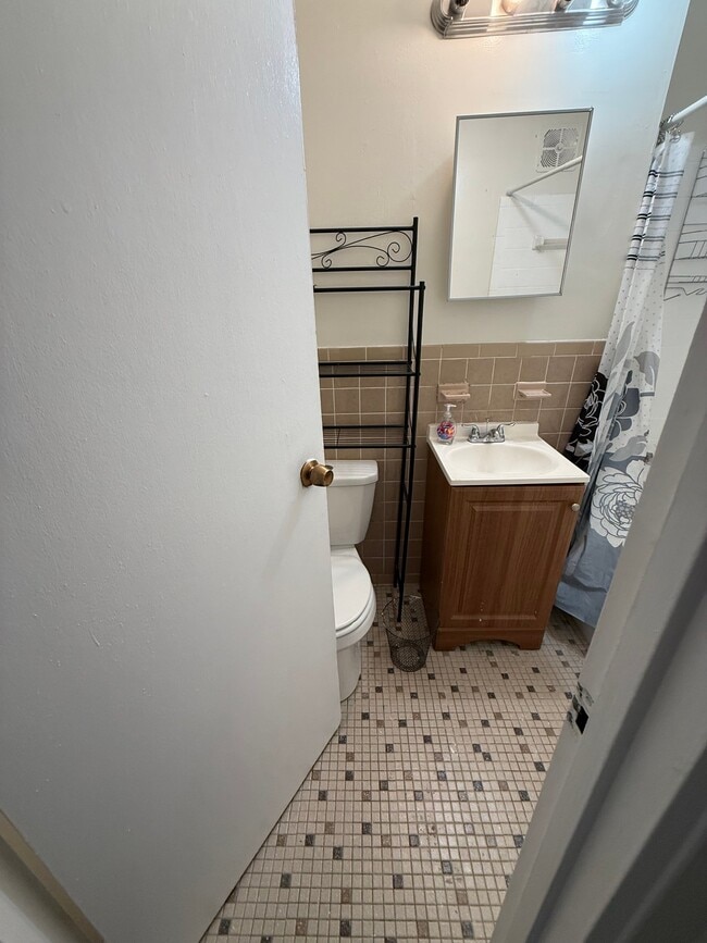 Building Photo - 16 Niles St