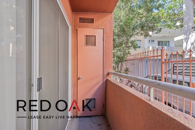 Foto del edificio - Fantastic Two Bedroom with a Beautiful Fir...