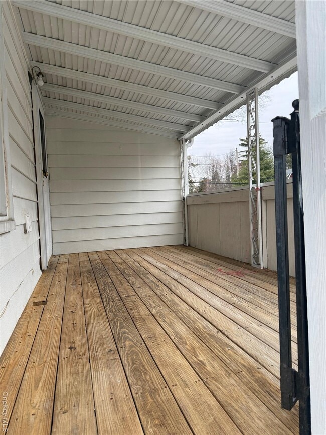 Building Photo - 102 S John St