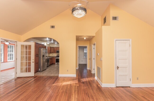 Building Photo - 418 Vancouver St